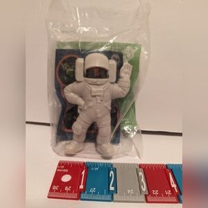 Planet 51 Chuck Full of Faces Burger King Toy 2009